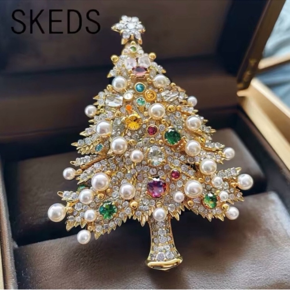 Gorgeous Christmas Tree Brooch Pin - Picture 1 of 4